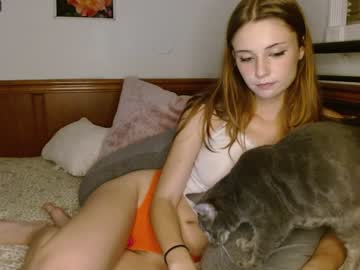 couple
        poppywilde cam image #2700537
