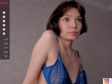 girl
        bzzzme cam image #2150682