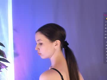 girl
        ritaschneider cam image #1271438