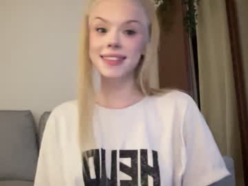 girl
        sonyaplush cam image #1076450