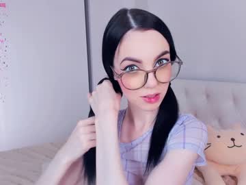 girl
        ilaveins cam image #345324