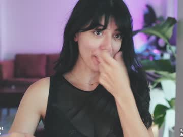girl
        katdreams cam image #1851369