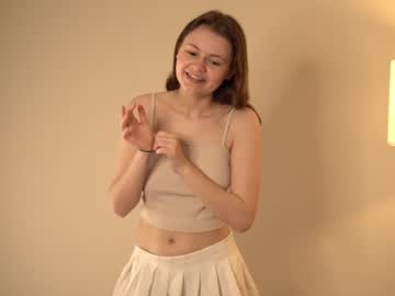 girl
        winniewest_ cam image #1424343