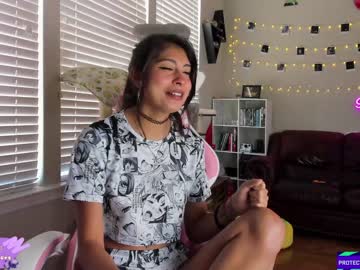 girl
        violetttflowers cam image #2080330
