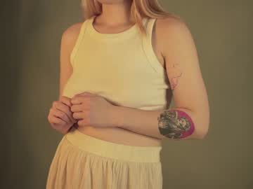 girl
        anna_breach cam image #1913882