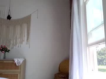 girl
        littlegreekflower cam image #2231754