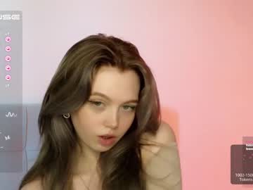girl
        small_blondee cam image #1669137