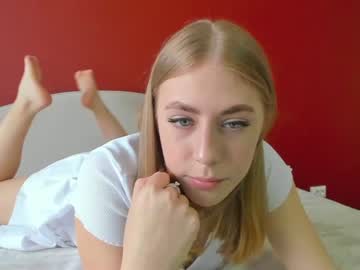girl
        _strawbeerry_ cam image #1490564