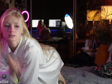 girl
        bestblondiiecb cam image #2886199