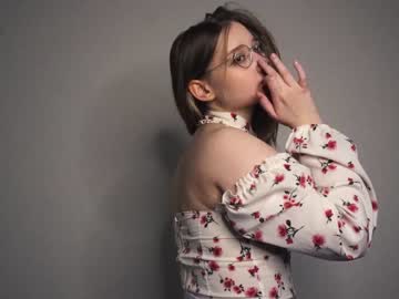 girl
        moon_milking cam image #2912913