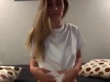 girl
        blondiebabbby420 cam image #136490