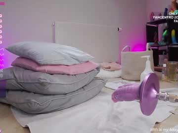 girl
        hayleex cam image #2142305