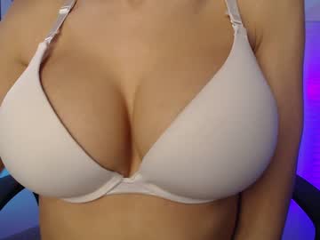 girl
        motorboat_me cam image #1345300