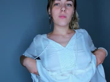 girl
        lindamildreda cam image #2224456