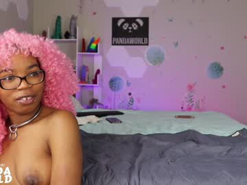 girl
        pandaworldcb cam image #1937923