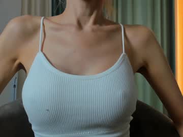 girl
        laravongrey cam image #1748551