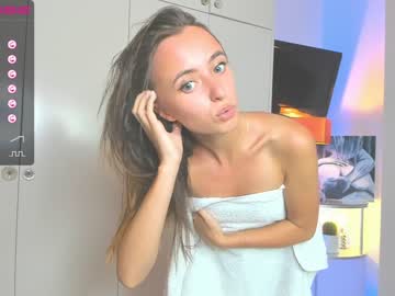 girl
        look_at_show cam image #2116274