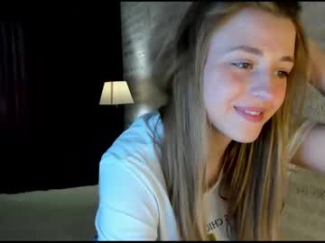 girl
        sophie_crashh cam image #1533816