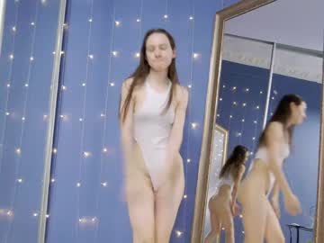 girl
        kriskras__ cam image #1102609