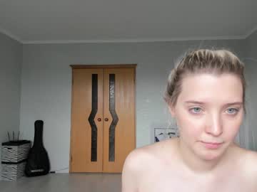 girl
        belle_ellie cam image #1921161
