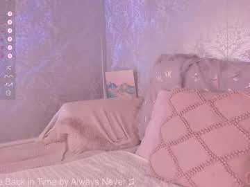 girl
        kemii cam image #2801027