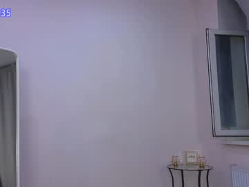 girl
        wanda_robinson cam image #2132796