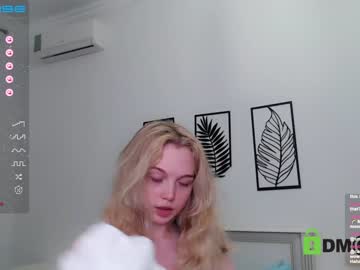 girl
        small_blondee cam image #604792