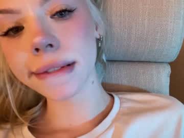 girl
        sonyaplush cam image #1076064