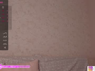 girl
        bzzzme cam image #2390553