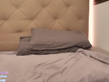 girl
        bunnyblondy cam image #1389049