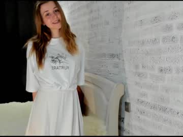 girl
        sophie_crashh cam image #1557600