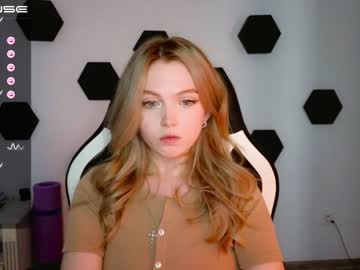 girl
        small_blondee cam image #1763193