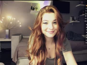 girl
        zoe__0 cam image #2209130