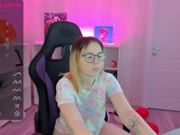 girl
        amy_h0ney cam image #876453