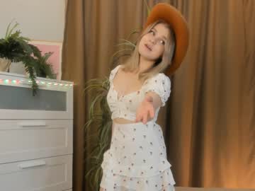 girl
        aryanalarsen cam image #2213439