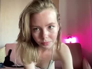 girl
        elli_harmon cam image #1620980