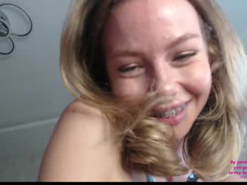 girl
        elli_harmon cam image #2301469