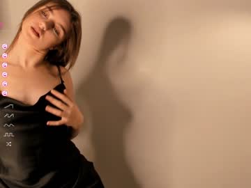 girl
        macicolon cam image #2719729