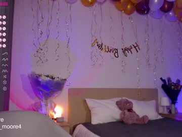 girl
        lumoore cam image #1937589