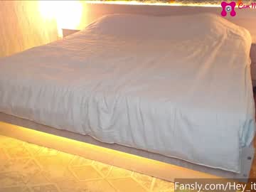 couple
        hey_its_meow cam image #1821016