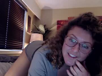 girl
        roxyrolla cam image #449405
