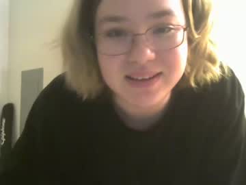 girl
        ftarh18 cam image #1575285