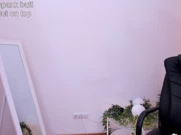 girl
        _seva_ra_ cam image #2632230