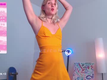 girl
        petitebrat cam image #1607705