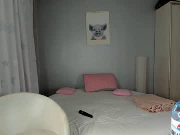 girl
        _mito_69 cam image #2614678