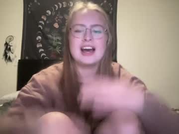 girl
        sarahmartin420 cam image #1865062