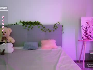 girl
        small_blondee cam image #1920060