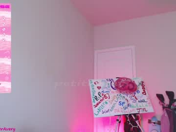 girl
        petitebrat cam image #1160611
