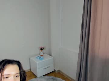 girl
        gummybubble cam image #1742478