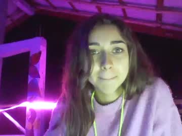 girl
        pink_veil cam image #1829435